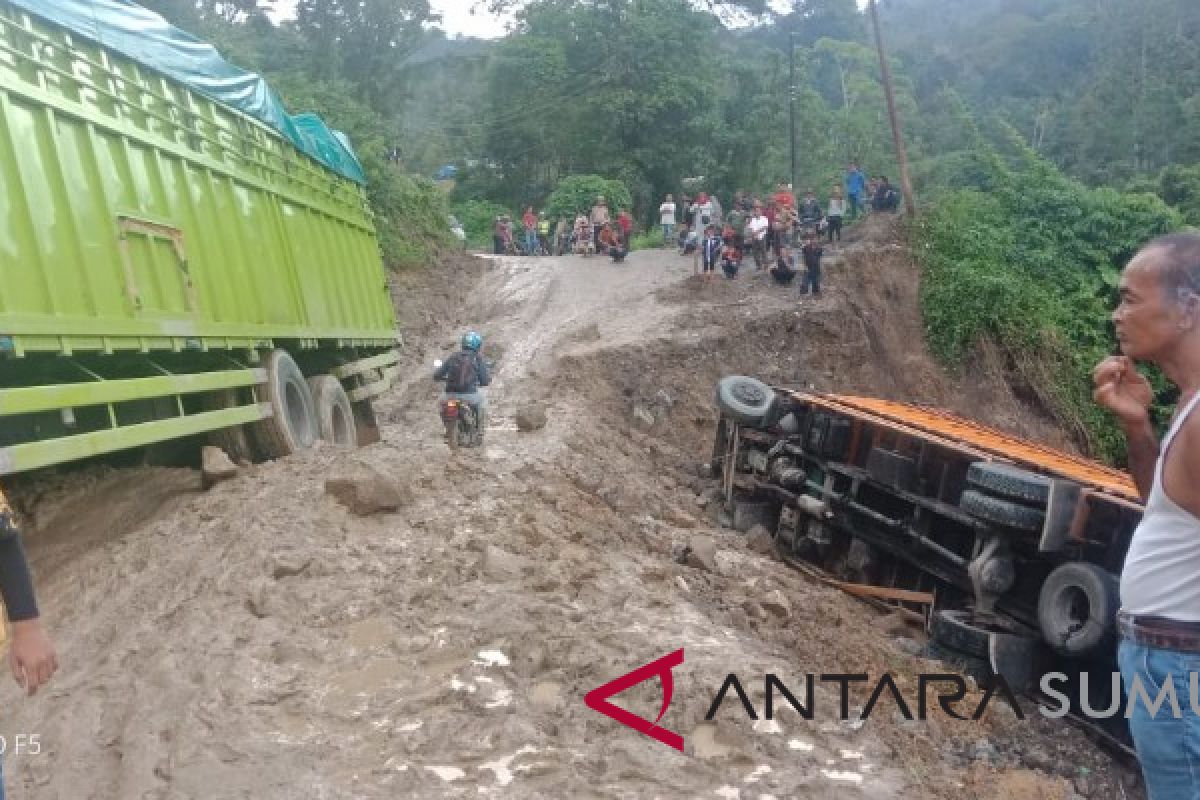 Padangsidimpuan - Medan lewat Tarutung macet total