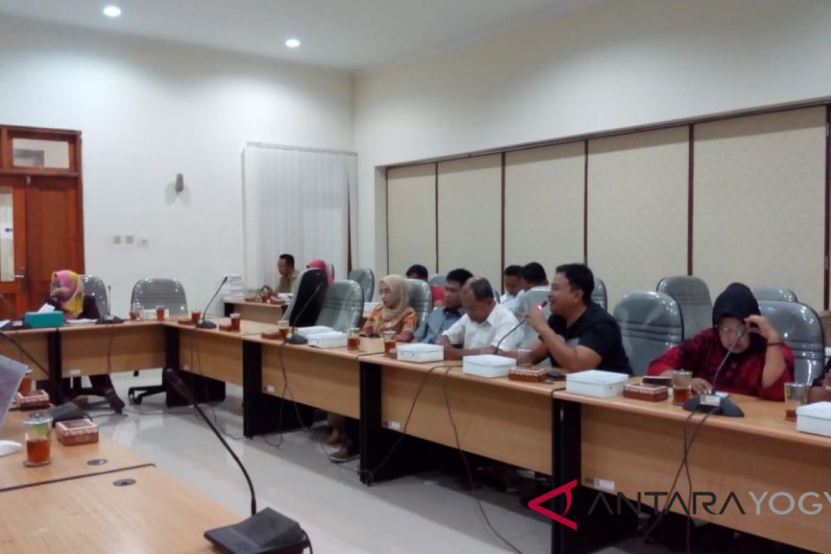 Ketua DPRD Kulon Progo memarahi Asosiasi Penambang