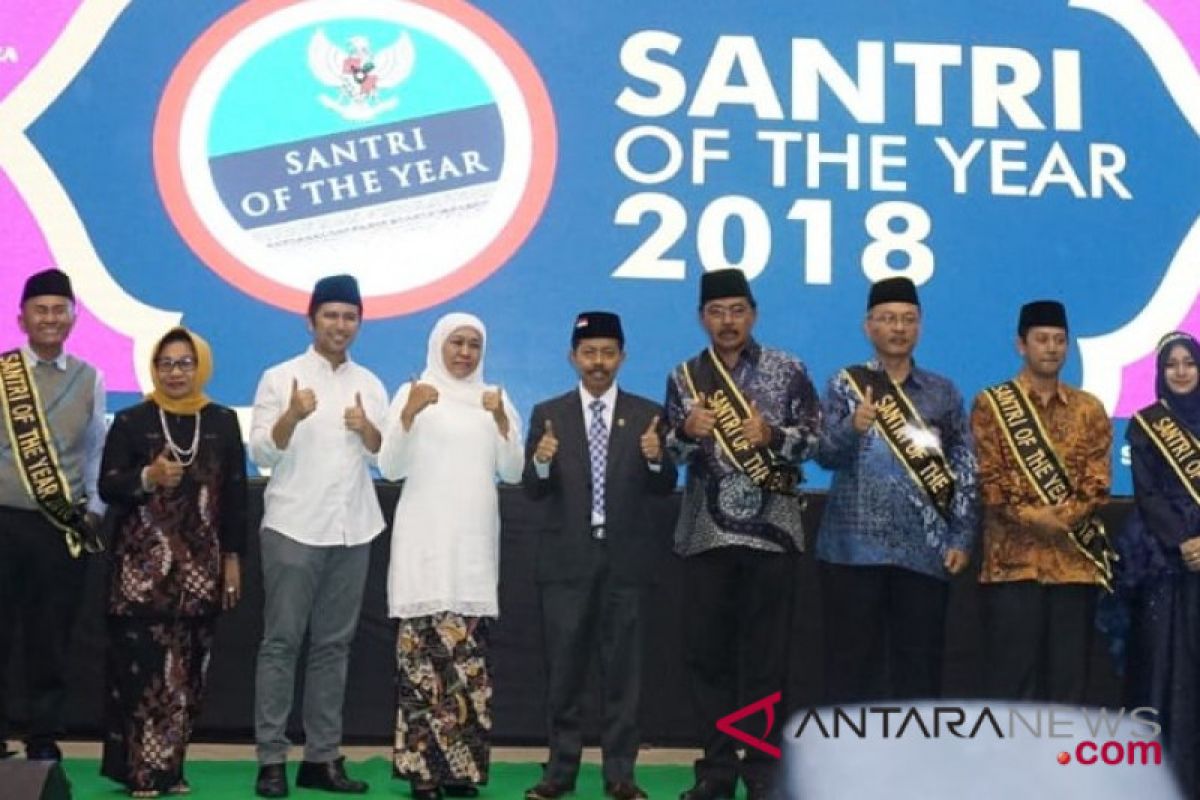 Dahlan Iskan-Hasyim Muzadi terima penghargaan Santri of The Year 2018