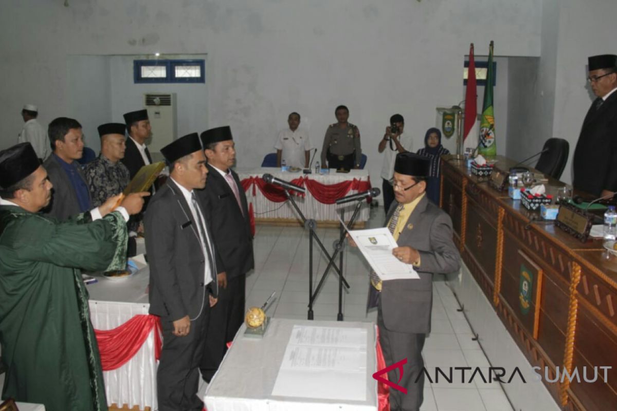 Dua anggota DPRD Madina hasil PAW dilantik