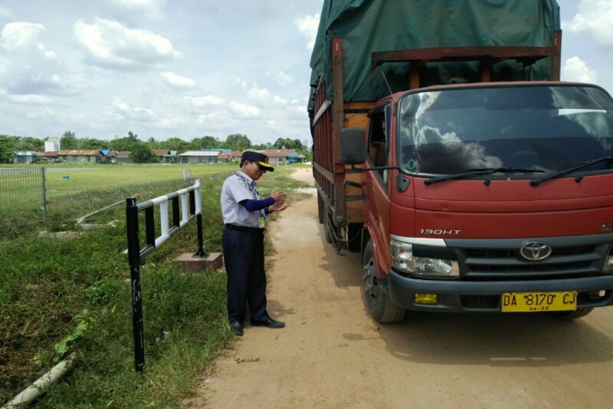 Dinas Perhubungan Kotim tertibkan kendaraan "menginap" di sekitar SPBU