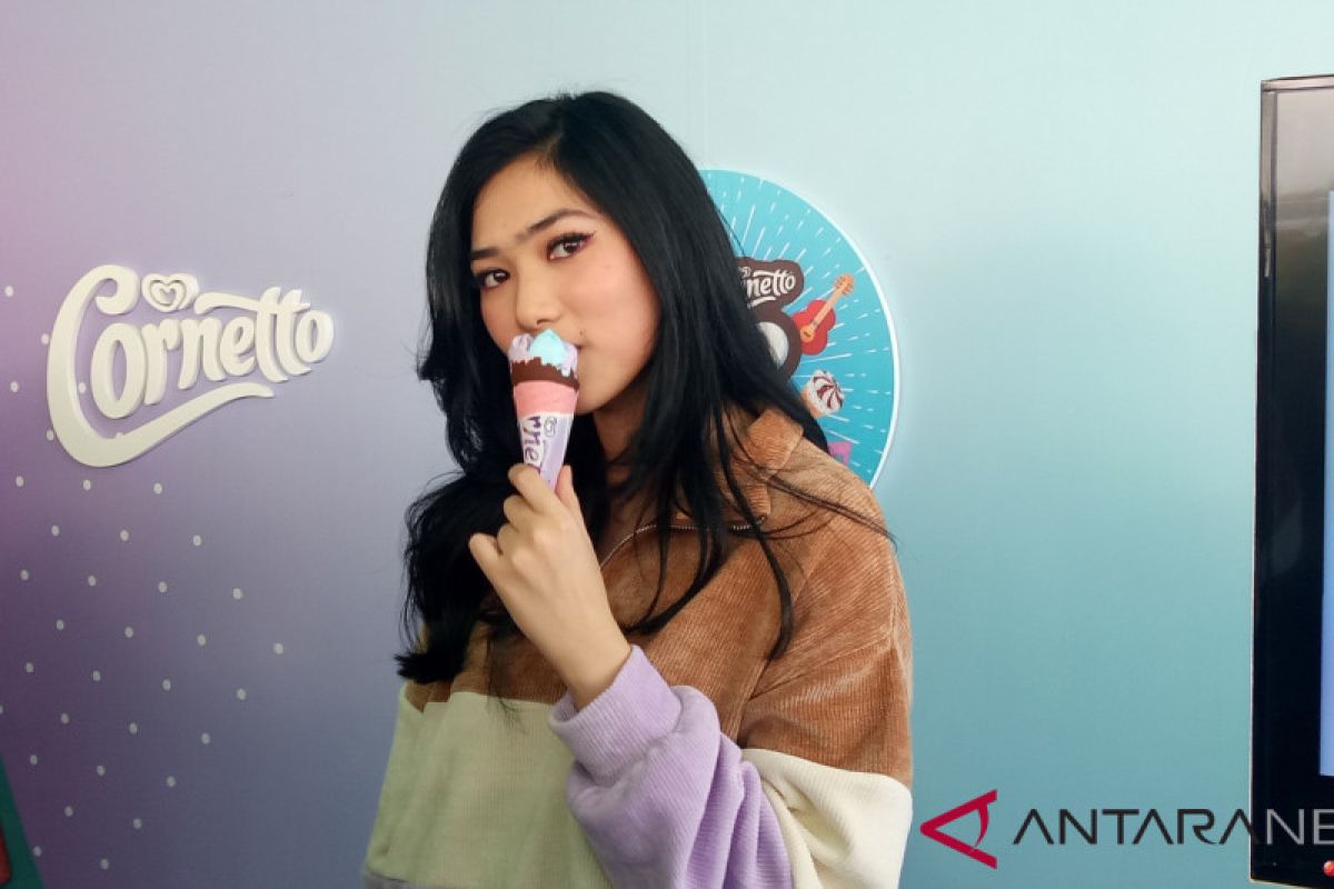 Isyana Sarasvati gemar makan es krim