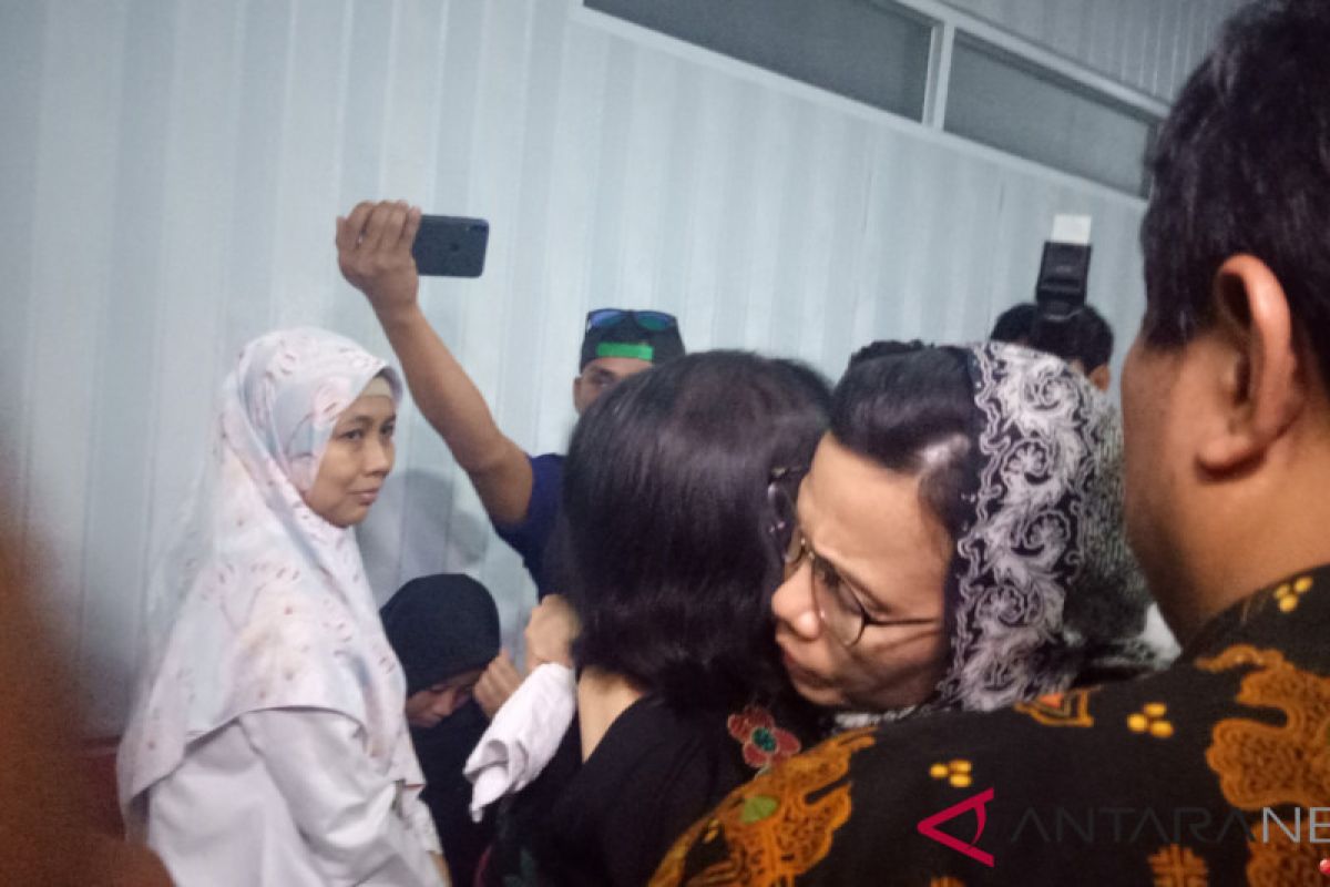 Sri Mulyani Menahan Tangis Usai Bertemu Keluarga Korban