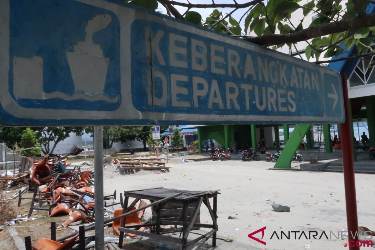 Pengungsi masih keluar Palu lewat laut