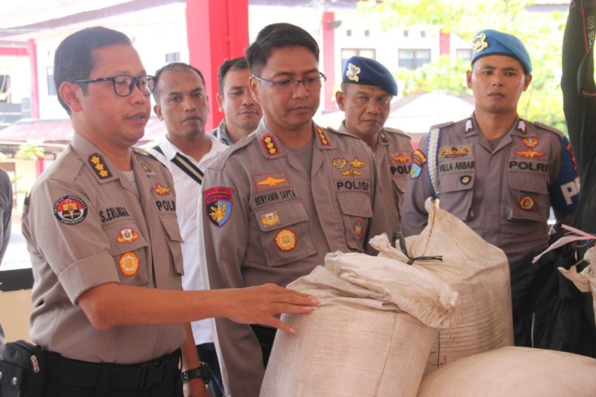 Ditpolairud amankan kapal pembawa bahan peledak