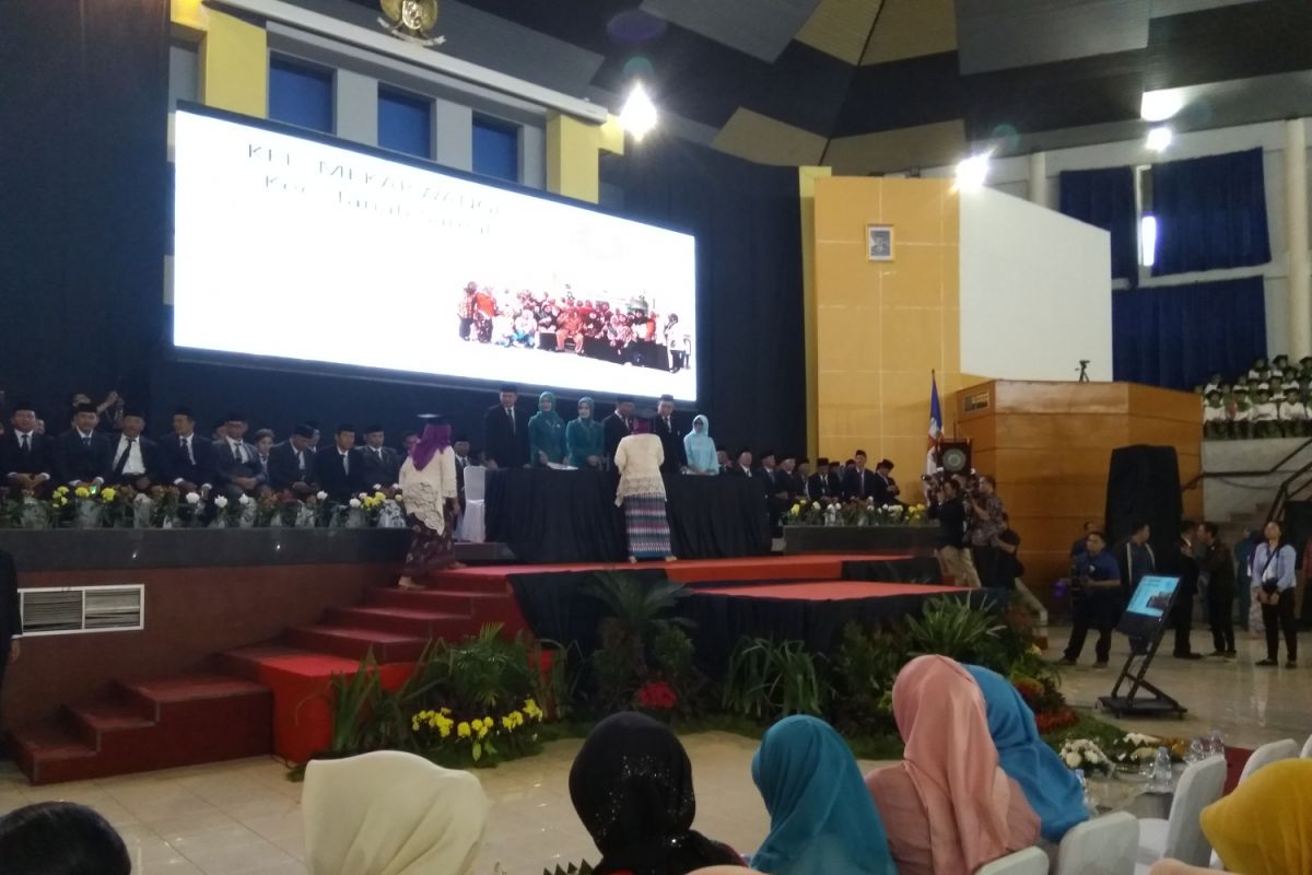 Gubernur Jawa Barat Wisuda 2.040 lulusan Sekolah Ibu