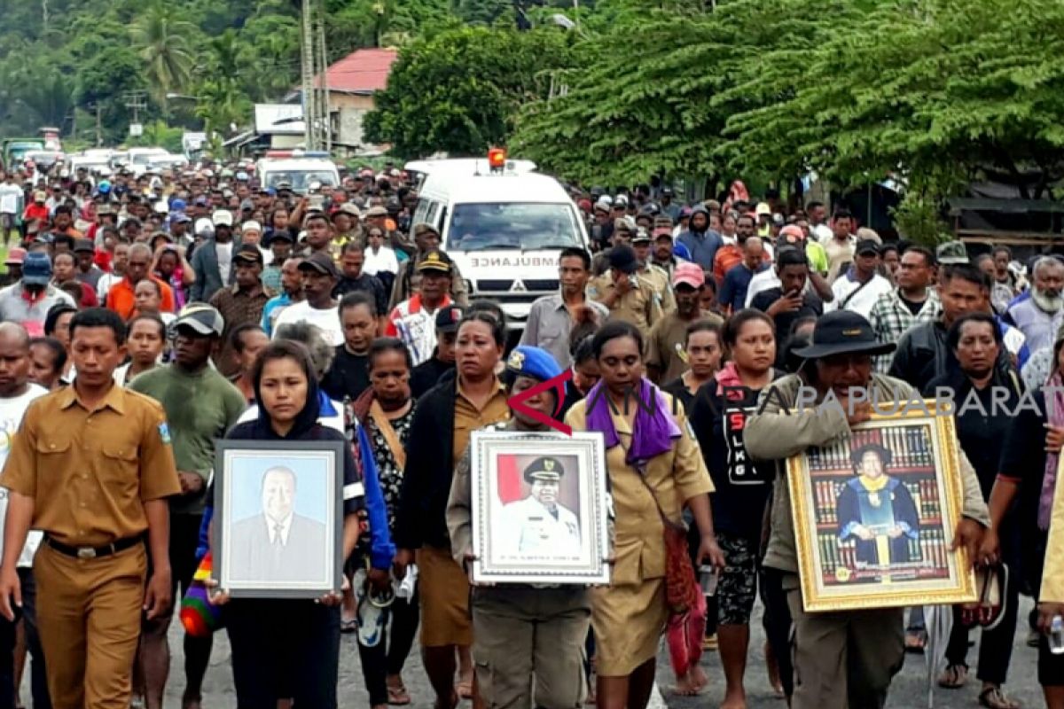 Mengenang Alberth Torey, Sang Pelopor Pembangunan Wondama