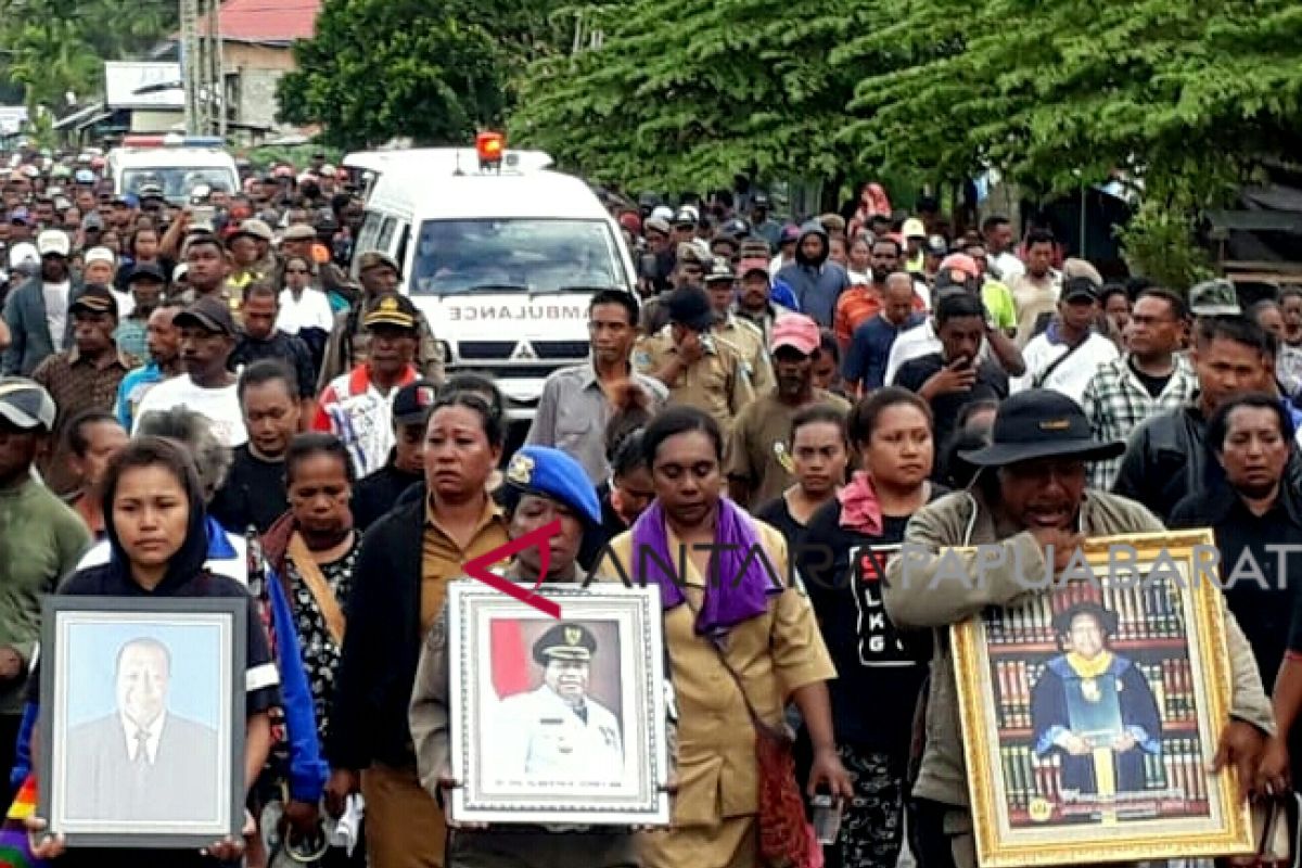 Keluarga besar minta Albert Torey terabadikan sebagai nama jalan