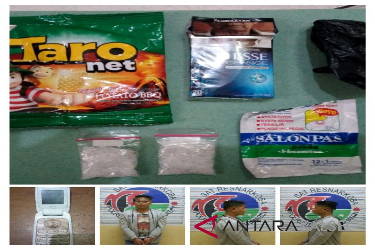 Sabu-sabu dibungkus dalam obat koyo dan makanan ringan