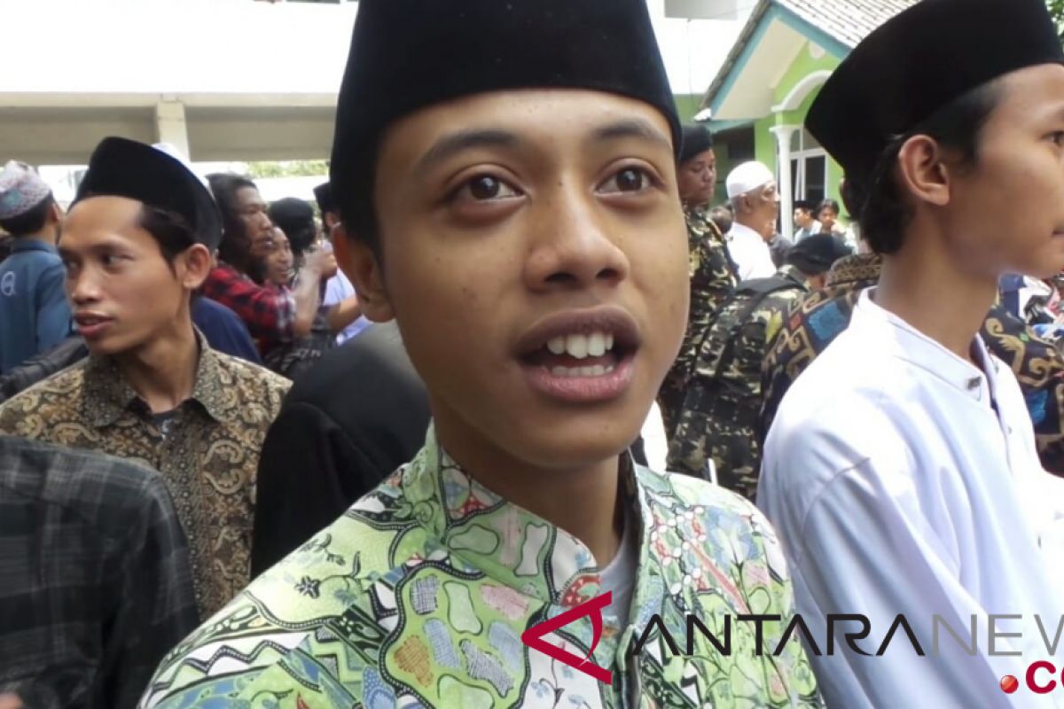 Santri Ponpes Krapyak terharu berhasil jabat tangan Ma'ruf Amin