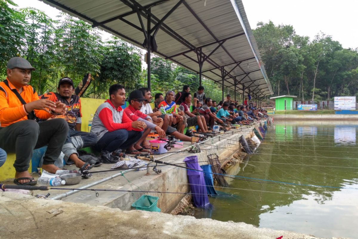 Ratusan mancing mania  ikut AJB Fishing Cup di Batanghari