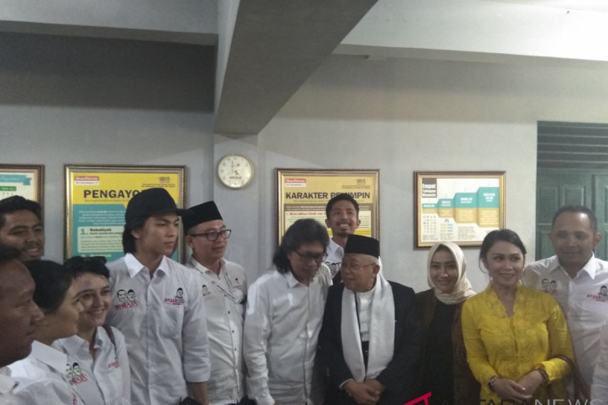 Cak Nun: seburuk-buruknya orang kita cari baiknya