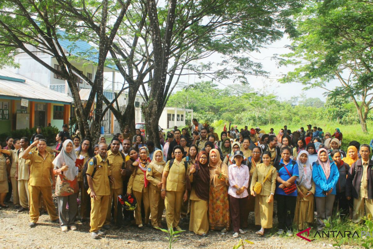 Guru SMA dan SMK Mimika mogok mengajar