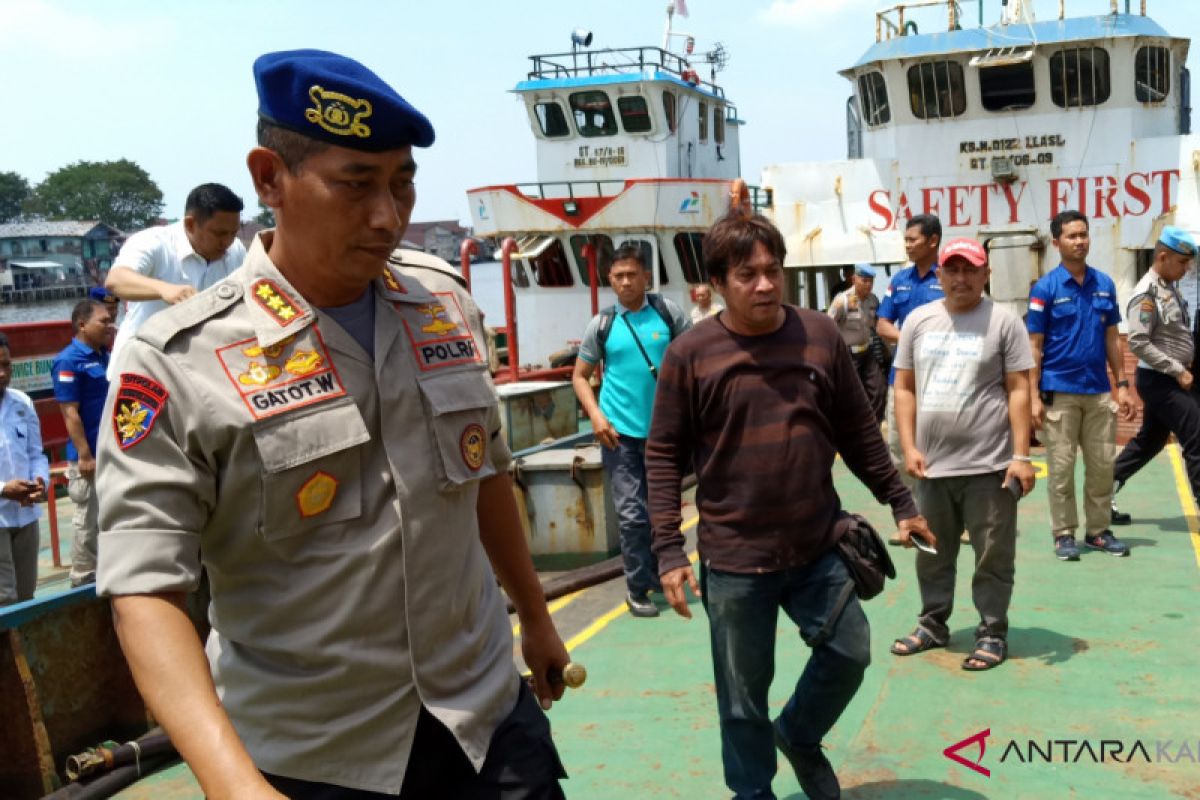 Dua kapal bermuatan 30 ton BBM ilegal ditangkap di Selat Laut Batulicin