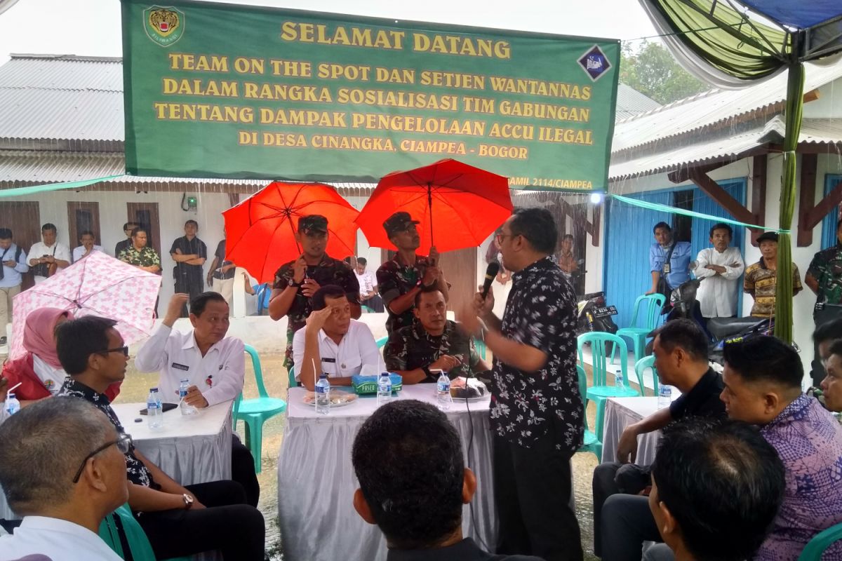 Warga Cinangka bersedia membuat mie sagu