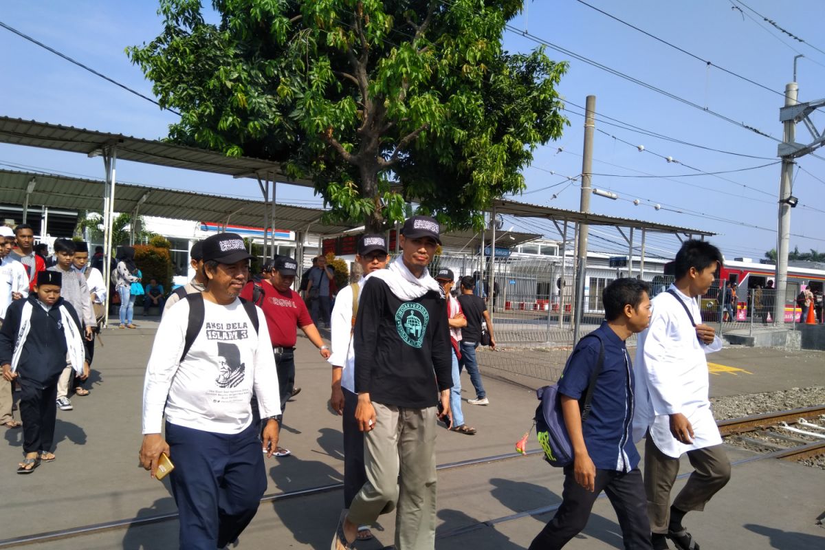 Stasiun Bogor mulai didatangi massa aksi Tauhid