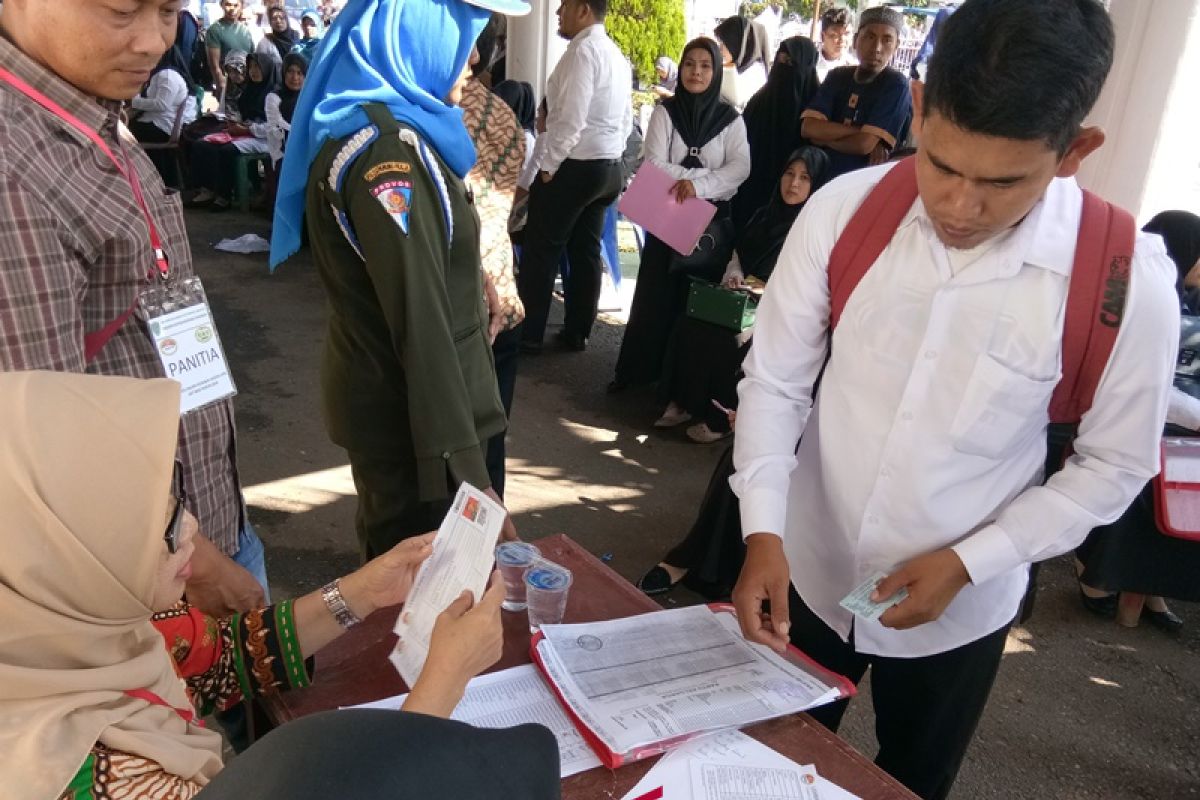 Ribuan pelamar CPNS datangi Kantor Bupati Tapsel lama