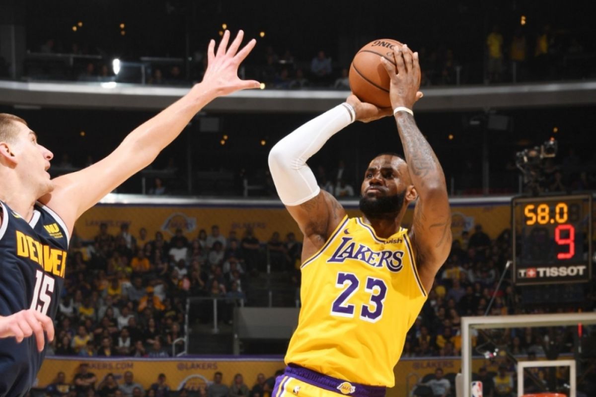 LeBron James "triple-double", Lakers buat Nuggets derita kekalahan perdana