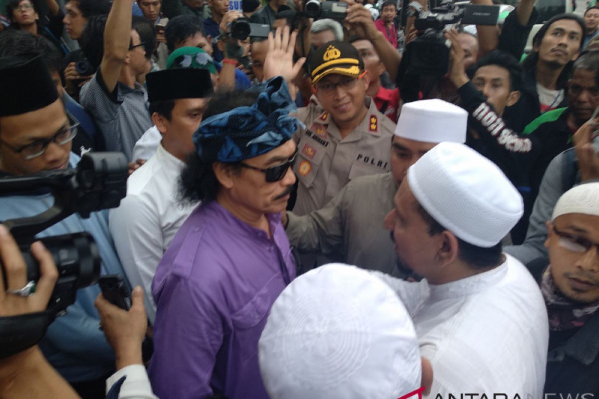 Massa pendemo pembakaran bendera berkalimat tauhid mampir PBNU