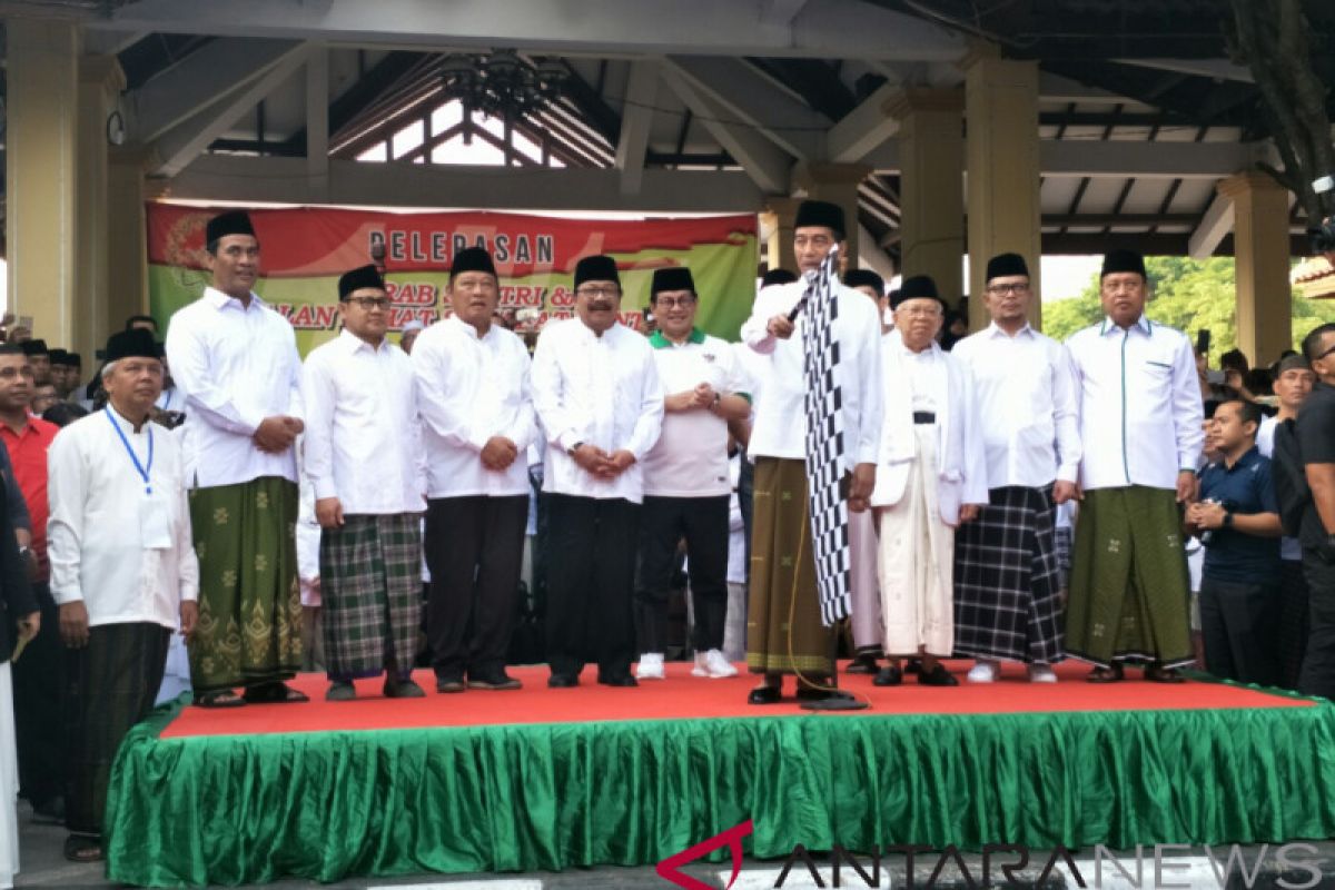 Presiden lepas kirab dan jalan sehat santri