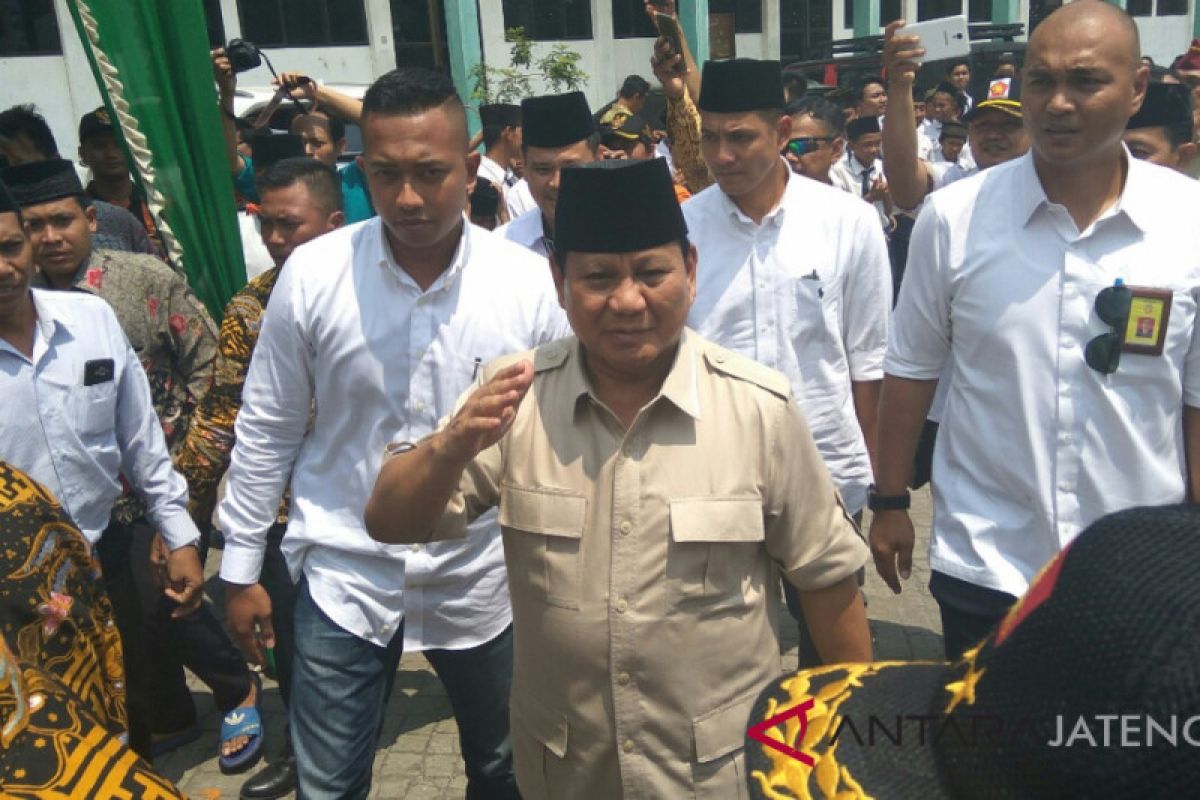 Prabowo silaturahmi ke Ponpes Asshodiqiyah Semarang