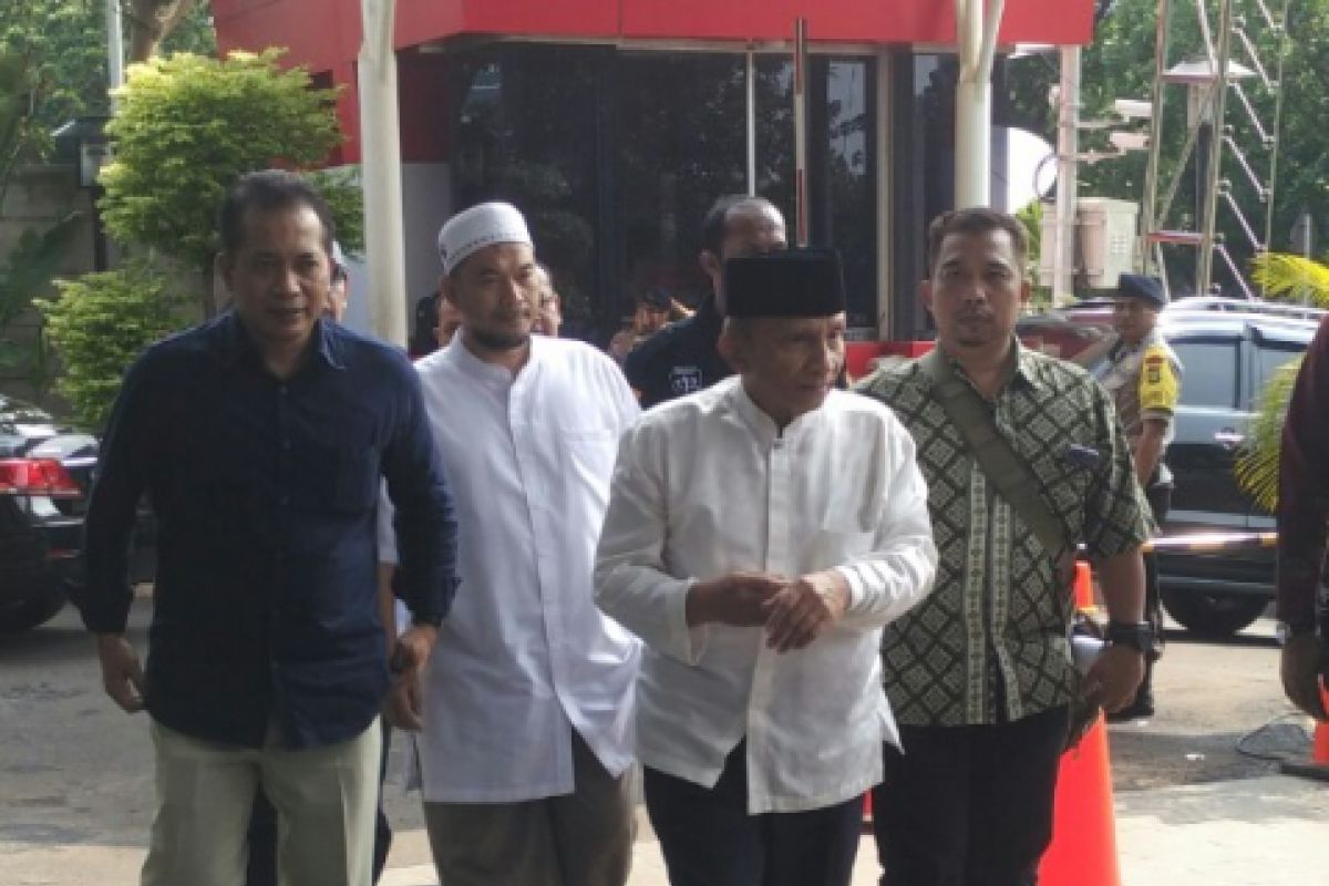 Amien Rais datangi gedung KPK