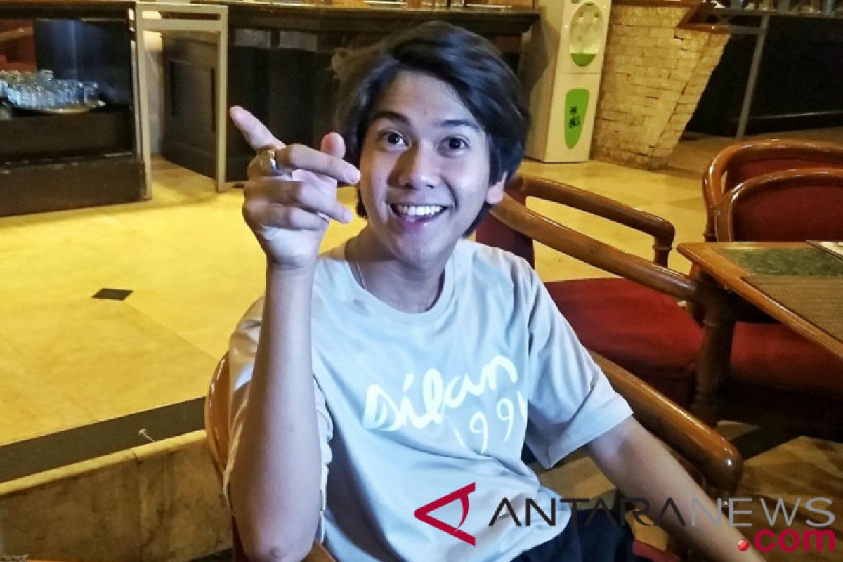 Ngeband bikin Iqbaal jadi diri sendiri