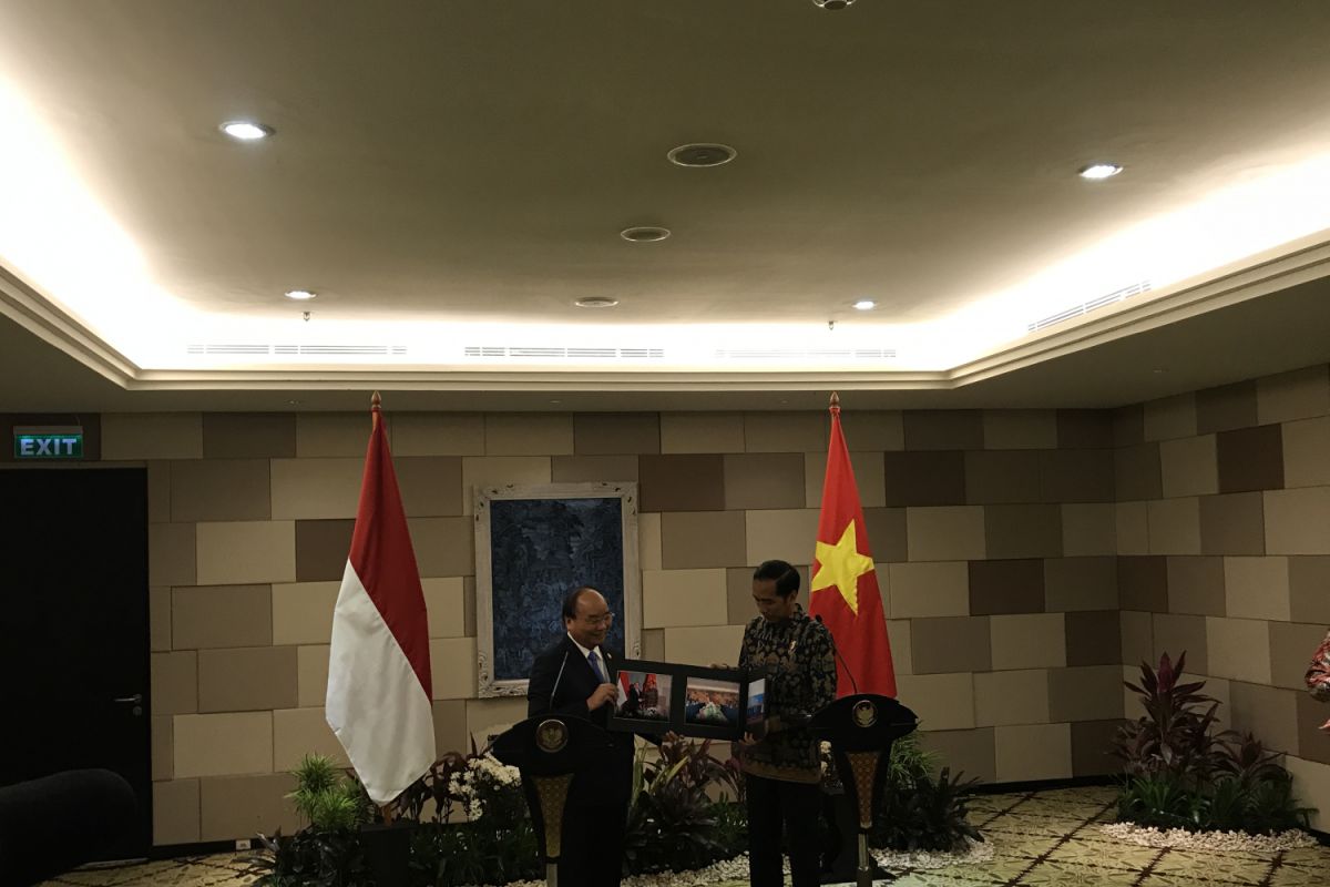 Presiden Jokowi-PM Vietnam Sepakat Atasi Hambatan Ekspor Otomotif