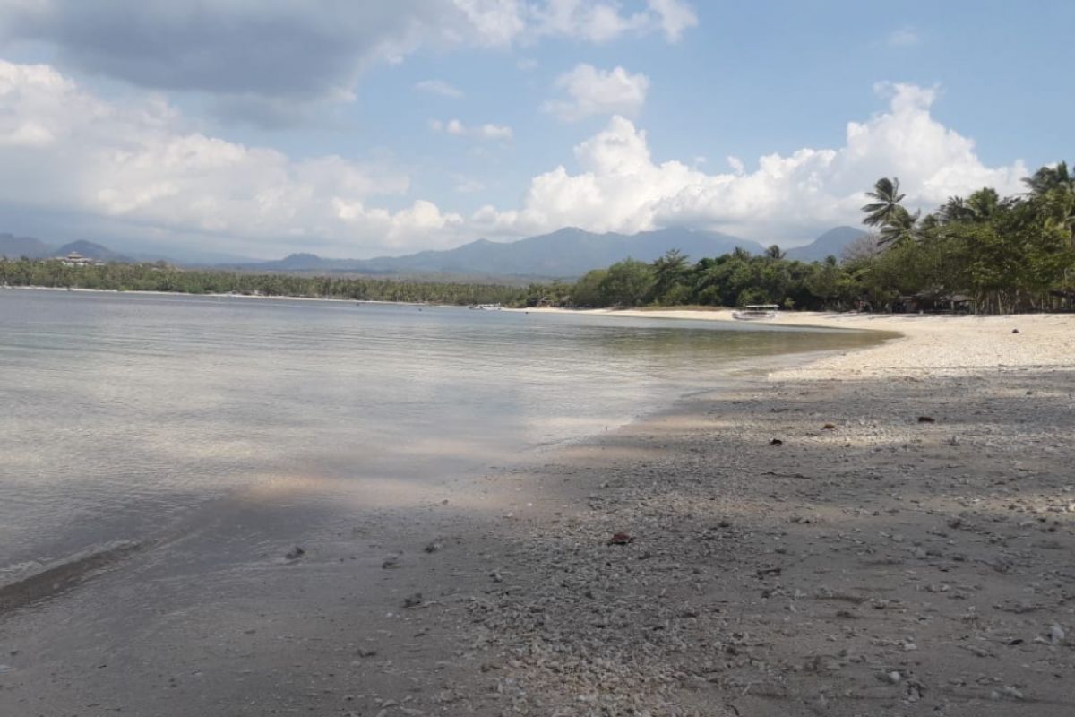 Pantai Sira nan eksotik