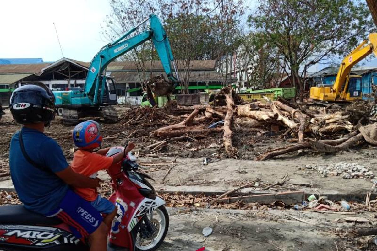 Wali Kota Palu perintahkan pembersihan puing-puing bangunan