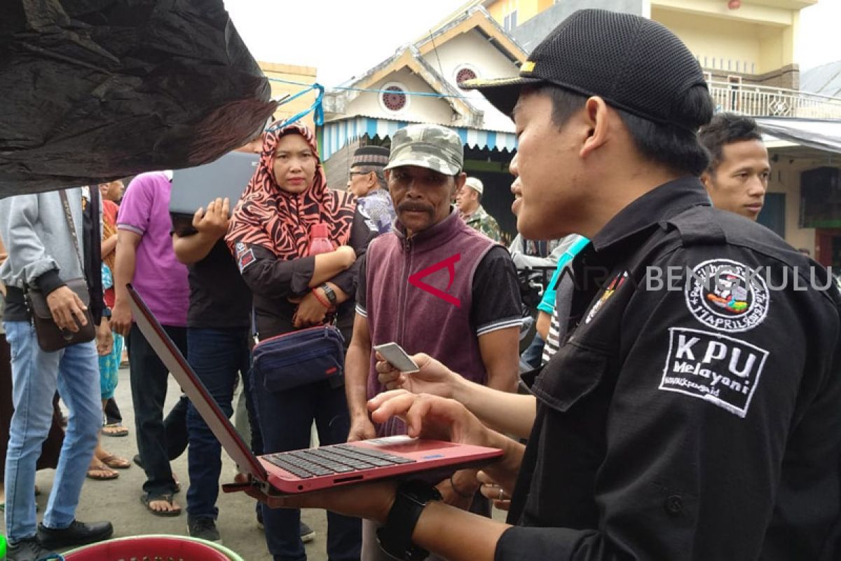 Pastikan warga terdaftar, petugas KPU Rejang Lebong sambangi pasar