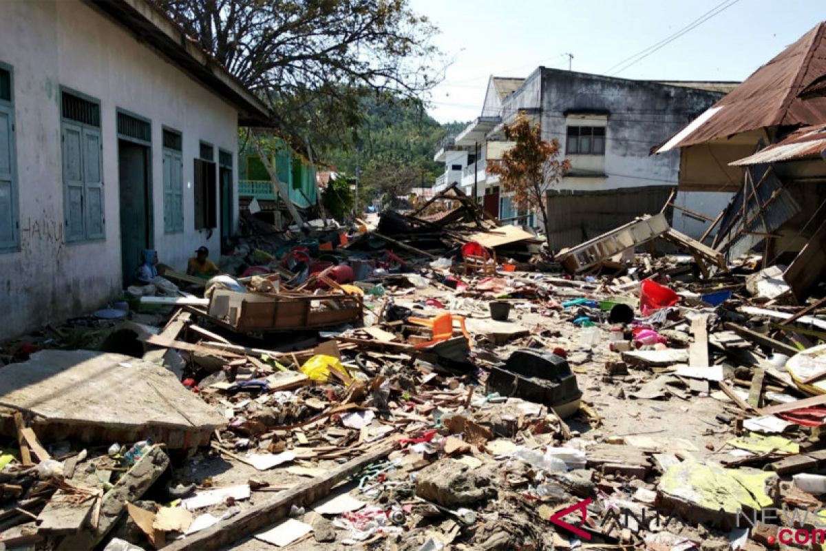 Pengungsi Lindu  butuh tenda dan selimut