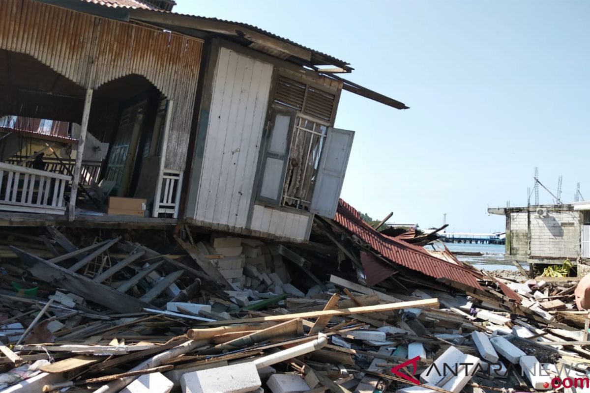 Volunteers of Jokowi-Ma`ruf in Malaysia collect tsunami donation