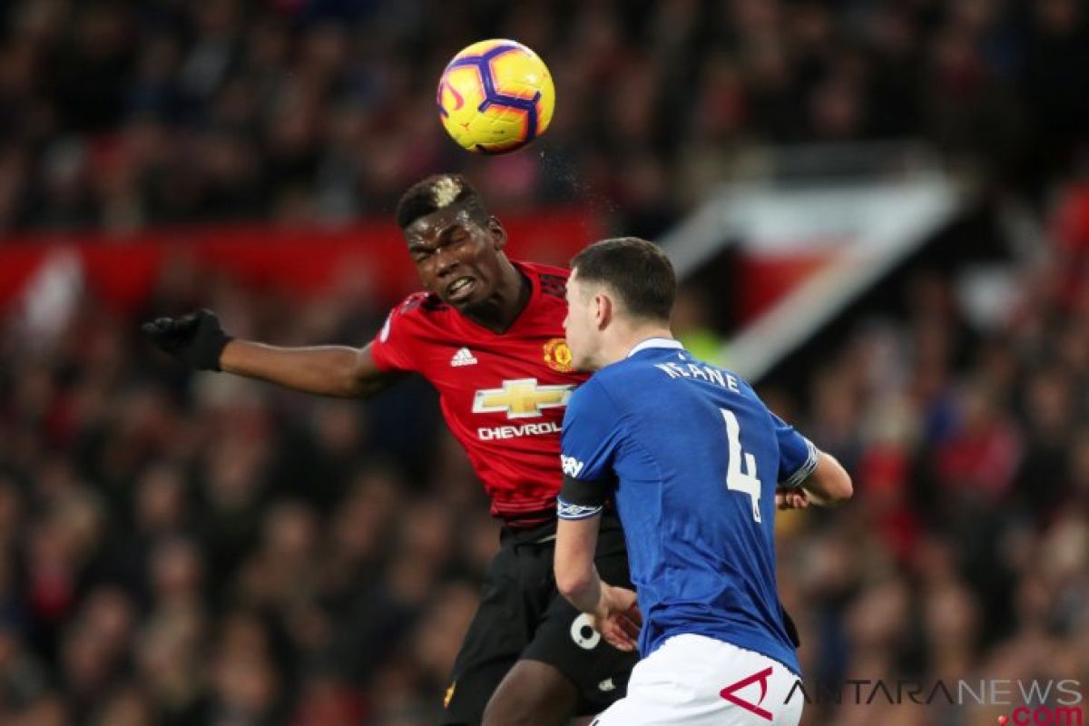 Manchester United atasi Everton 2-1