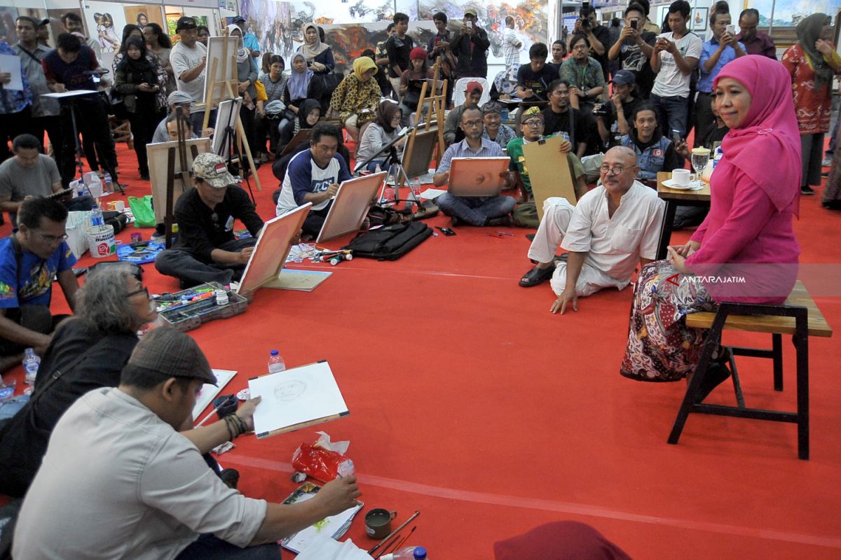 Melukis Bersama Khofifah Indar Parawansa