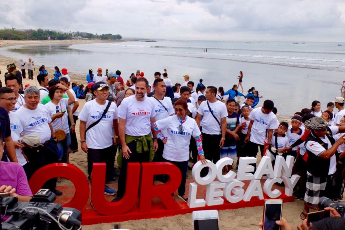 Kementerian Kelautan dan Coca-Cola Amatil dukung Gerakan Bersih Pantai dan Laut