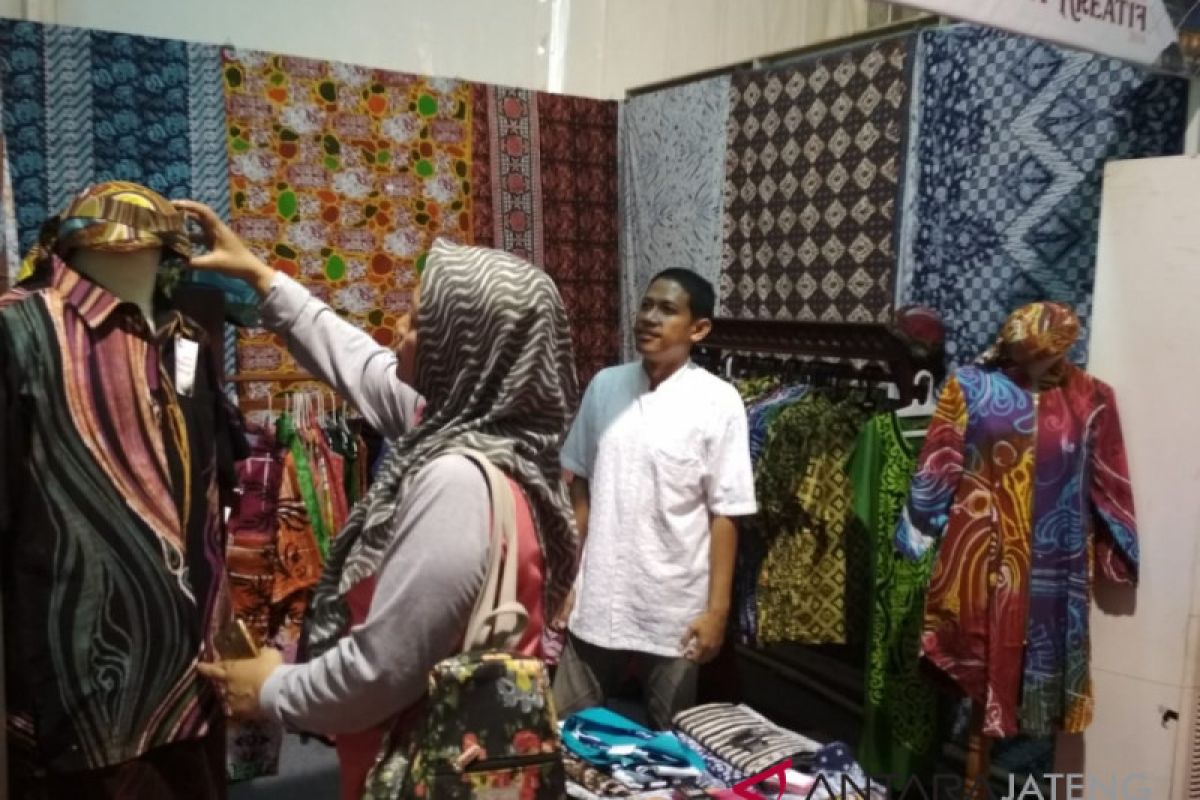 Mengenal batik abstrak dari Kampung Batik Laweyan