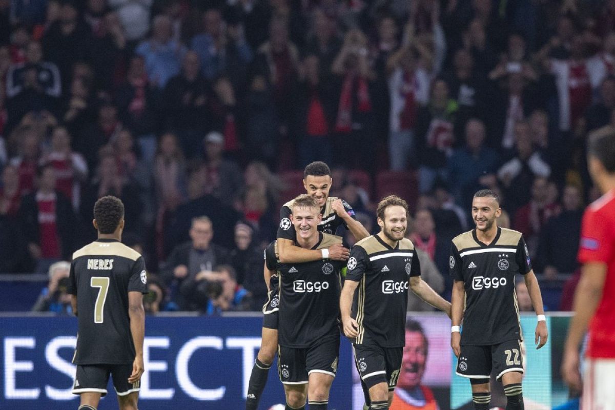Gol telat Mazraoui amankan kemenangan Ajax atas Benfica