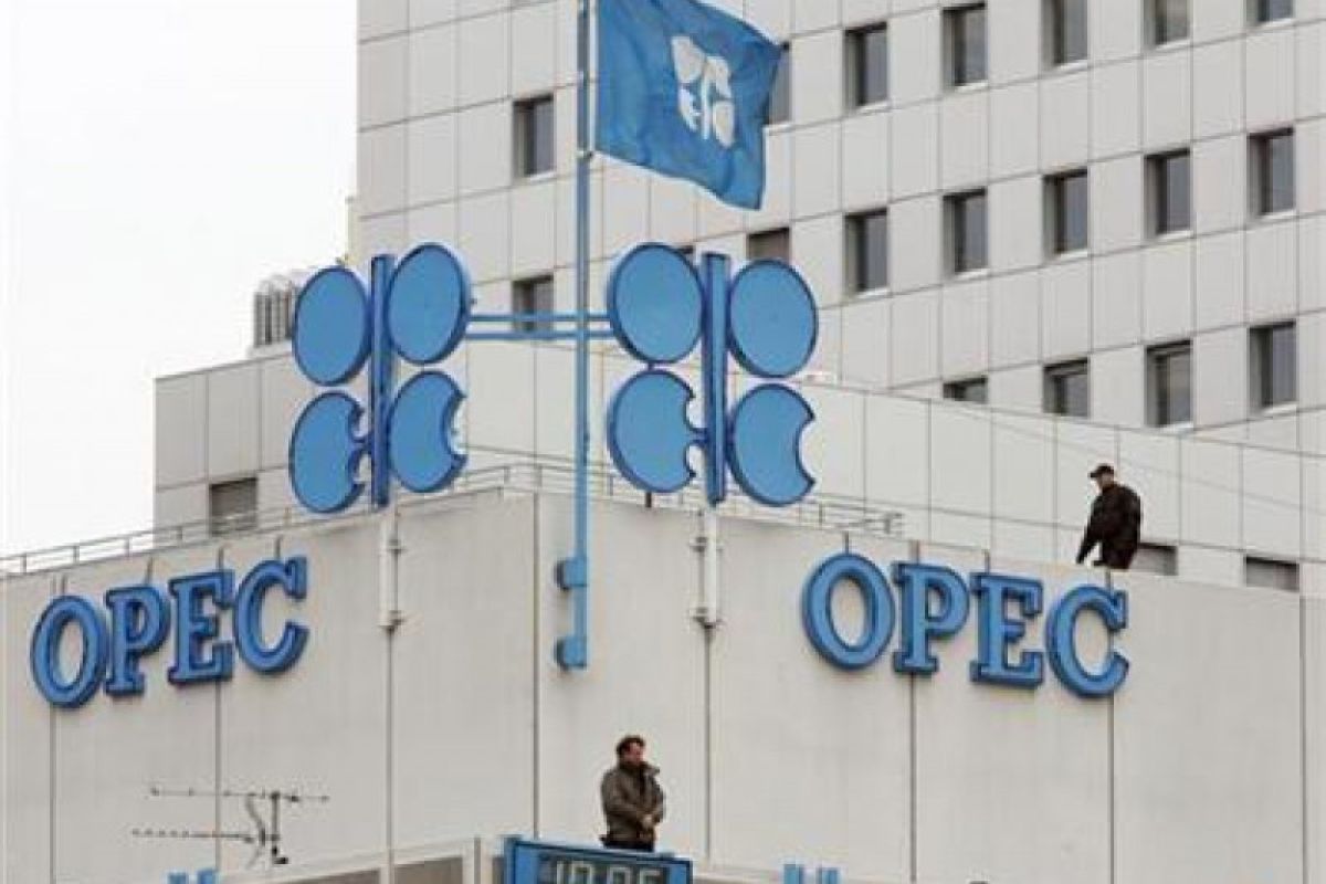 OPEC dan aliansinya sepakat pangkas produksi minyak 1,2 juta barel