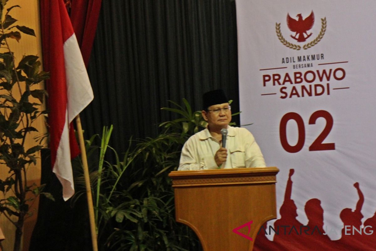 Prabowo sapa ratusan sukarelawan Padi di Solo