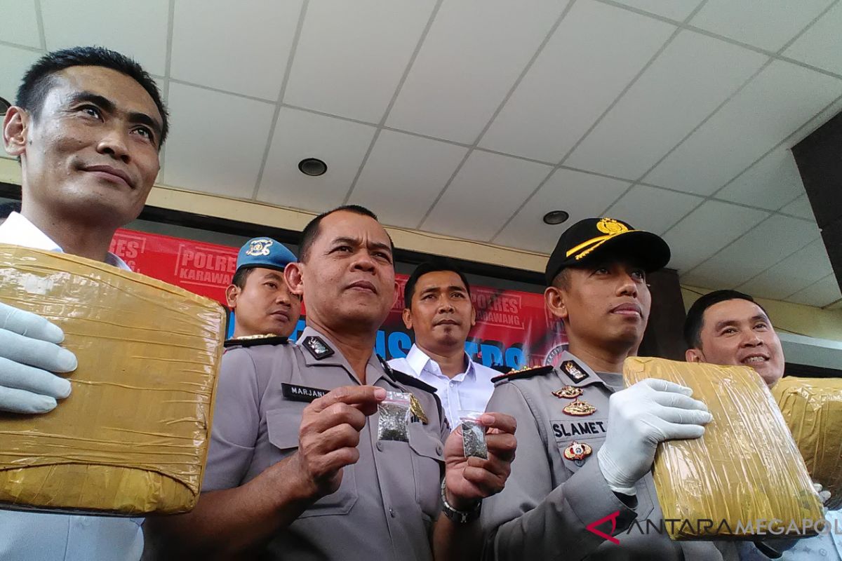 Polres Karawang tangkap enam pengedar ganja