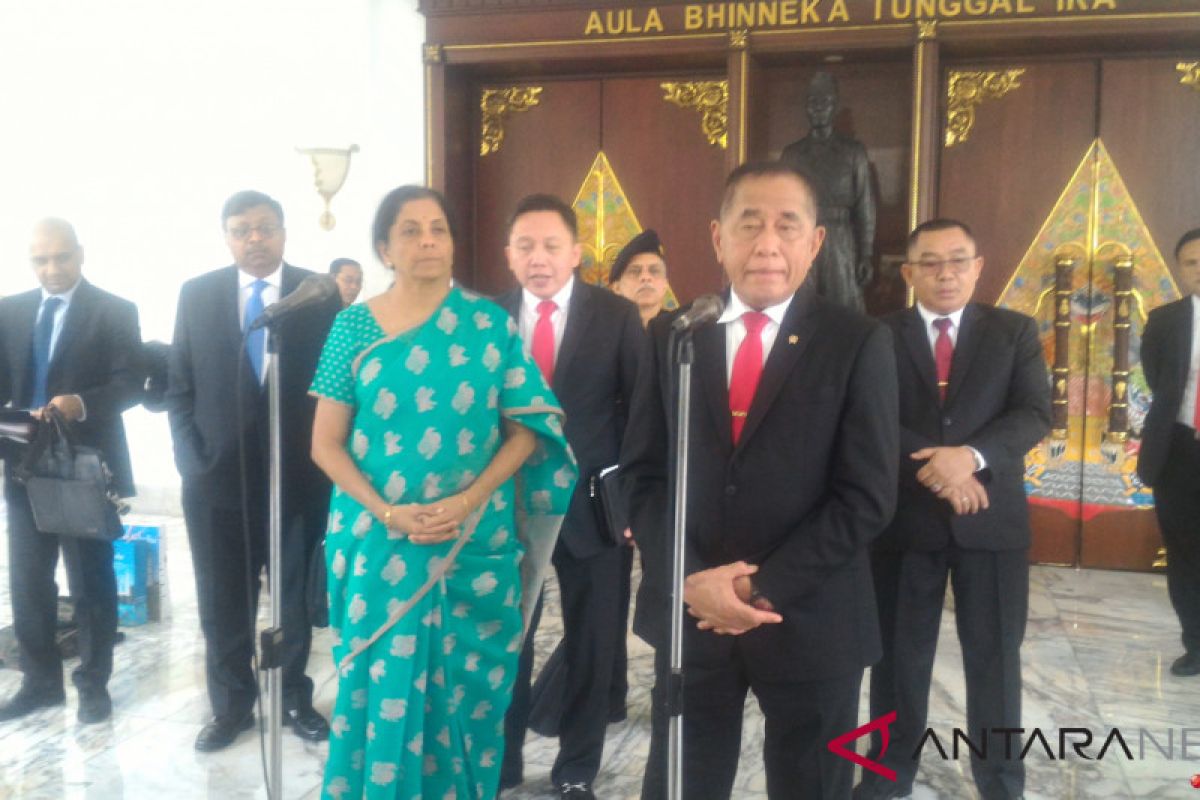 Indonesian defense minister receives honorary visit of Indian counterpart