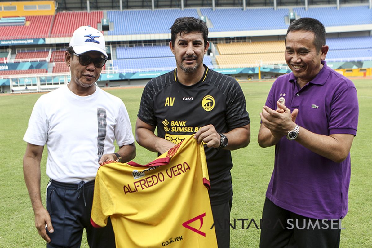 Alfredo Vera resmi jadi pelatih Sriwijaya FC