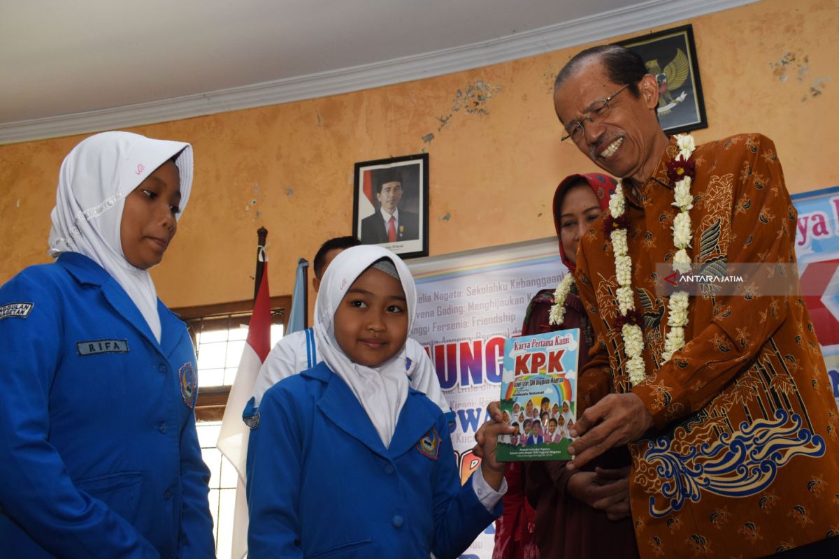 SDN Unggulan Magetan Luncurkan Buku 