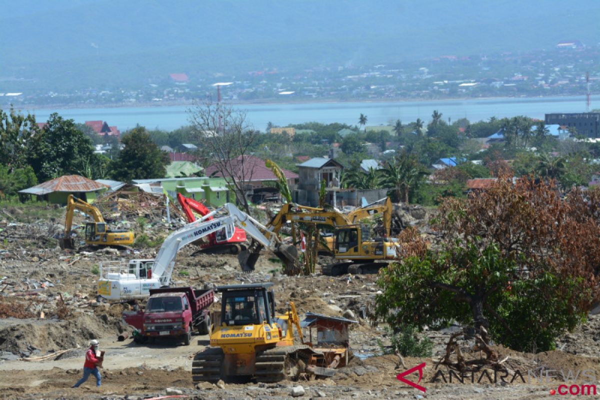 Daerah terdampak likuifaksi dibersihkan