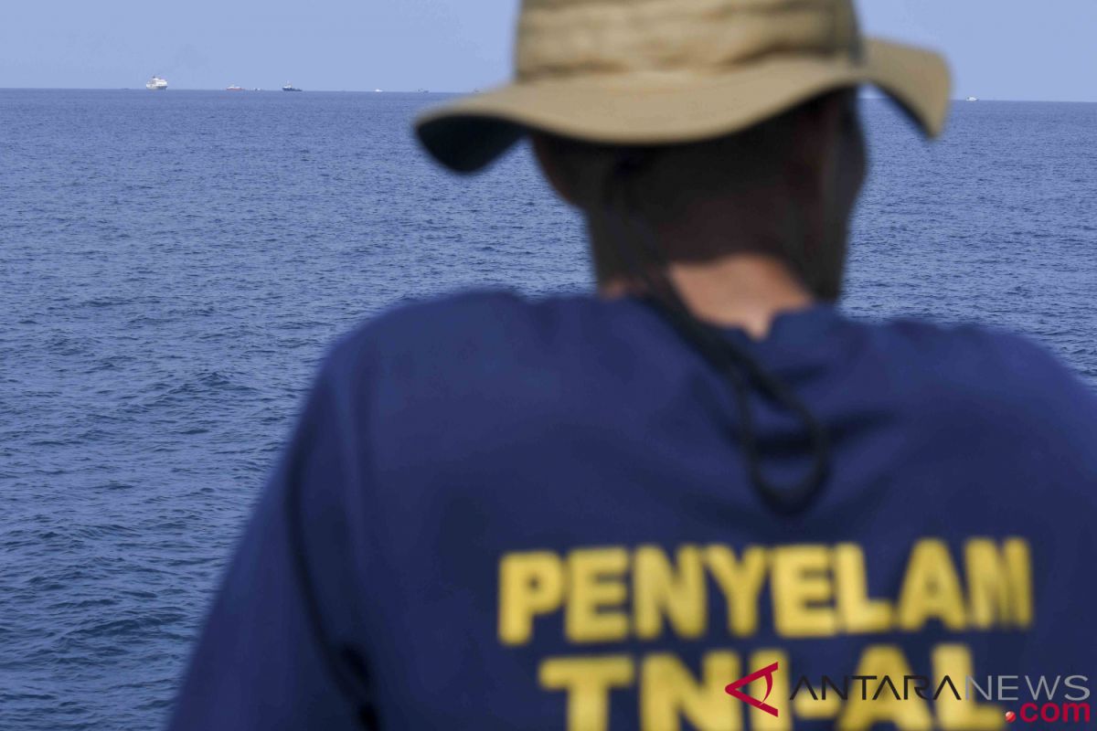 Penyelam hadapi kencangnya arus bawah laut Karawang