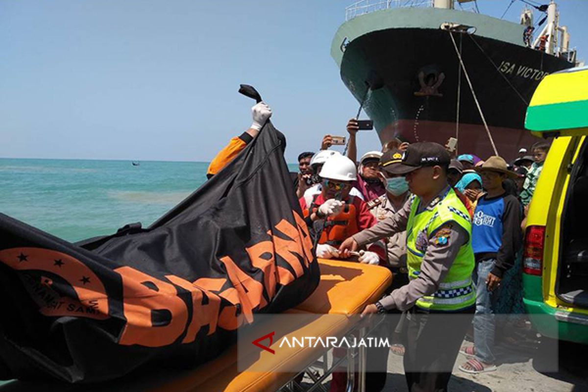 Tim SAR Temukan Tiga Mayat Korban Kapal Tenggelam di Pamekasan