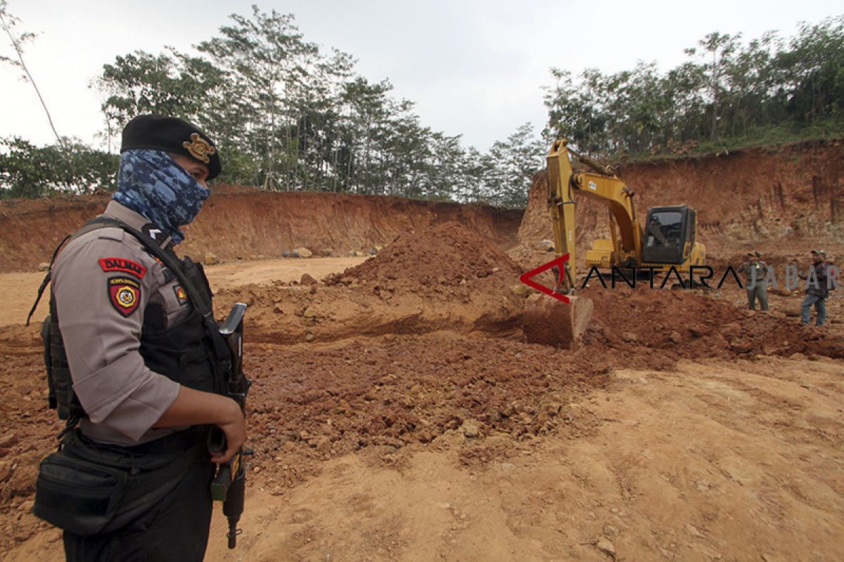 Waduh, ada tiga penambang ilegal beraksi di Bogor