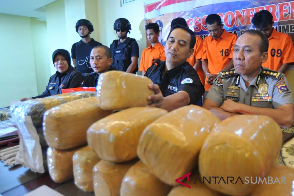 Polisi Lampung gagalkan pengiriman 295 kg ganja ke Jawa