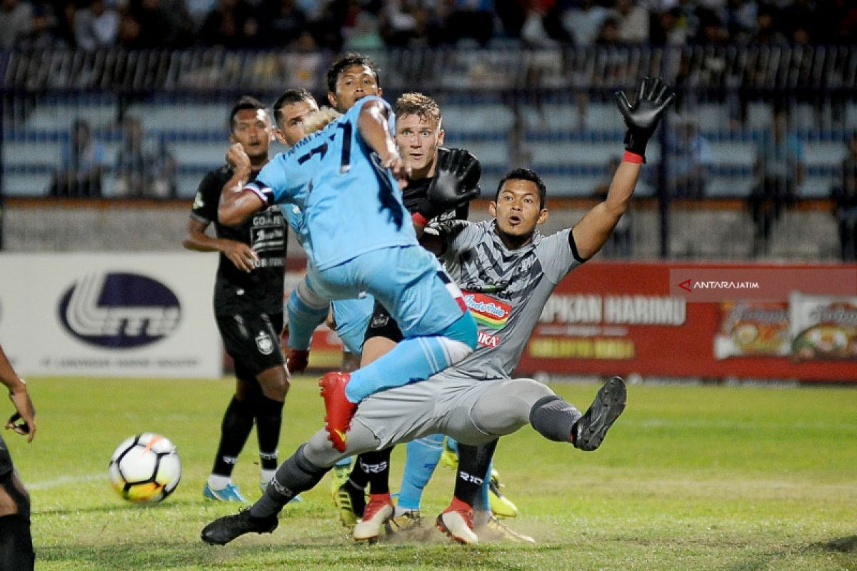 Kiper PSIS Semarang manfaatkan libur kompetisi untuk melatih